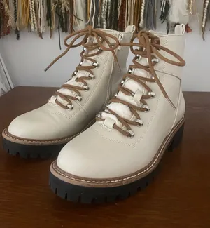 Cream Lace-Up Lug Sole Women’s Ankle Boots size 7 like new thumbnail 1