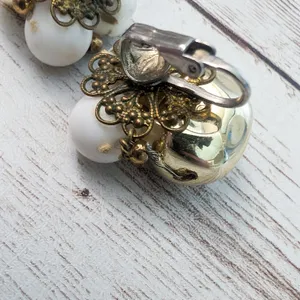 Vintage Clip On Earrings - Off White & Gold Tone 7/8" thumbnail 6
