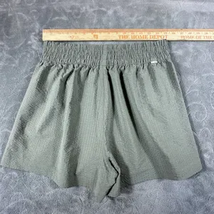 Vuori Womens Villa Textured Short Size Large Wheatgrass Sage Neutral Athletic 3" thumbnail 5