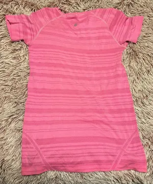 Pink lululemon shirt thumbnail 2