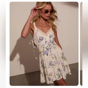 ✨Vici Crissa Floral Cutout Mini Sz Medium Dress✨ thumbnail 2