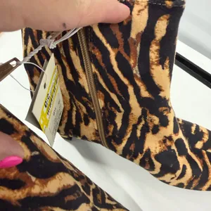A New Day Women Tigris Ankle Boots Brown Tiger Print Pointed Toe Low Heel 8.5 thumbnail 3