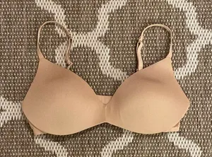 Skims wireless bra, size 34C thumbnail 1