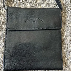 G.H.‎ Bass & Company Black Leather Wallet Crossbody Purse thumbnail 2