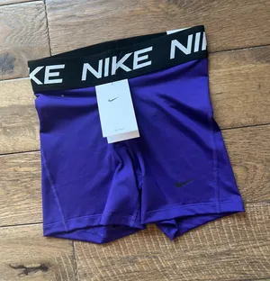Nike Tight Shorts Women’s Fit thumbnail 1