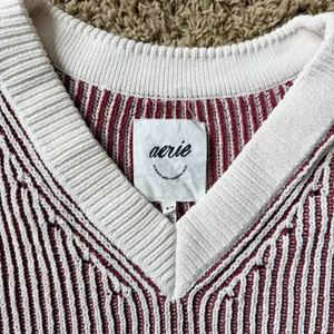 Women’s Aerie Beyond Chenille V-Neck Sweater Size Medium thumbnail 7