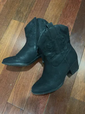 Black cowboy booties Size 8 thumbnail 3