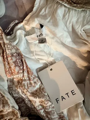 Women’s nwt FATE boho maxi dress in dusty rose and neutrals paisley print med thumbnail 4