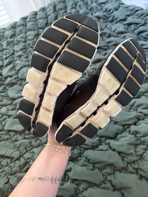On Cloud Shoes thumbnail 3