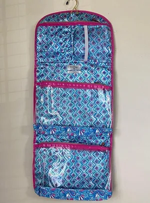 Lilly Pulitzer - Pink & Blue - Hanging Valet / Cosmetic Case thumbnail 2