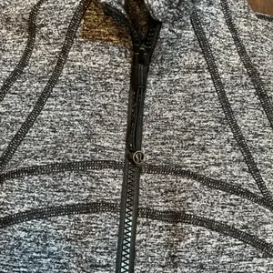 Lululemon Define Jacket Gray Space Dye Heathered Zip Up Size 8 Athleisure Yoga thumbnail 2