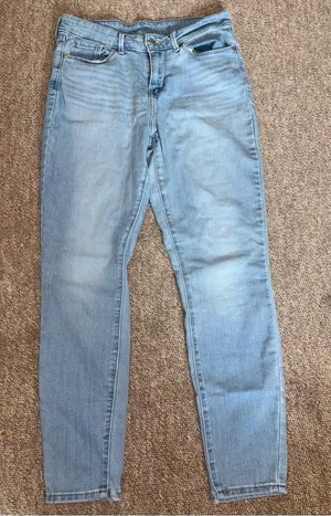 Levi's Women’s Light Blue Slim Fit Jeans thumbnail 1