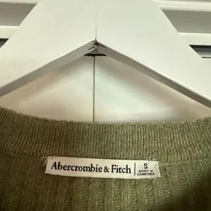 Abercrombie & Fitch green slim crewneck ribbed sweater small thumbnail 3