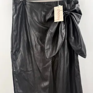 Choosy Skirt SZ Extra Large NWT Black Faux Leather Wrap Midi Bow Tie Waist Vegan thumbnail 9