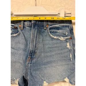 Abercrombie & Fitch Mom Short High Rise Distressed Denim Blue Womens Size 24 00‎ thumbnail 4
