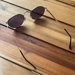 REDS Rigby Gold Frame Sunglasses with Green Lenses thumbnail 3