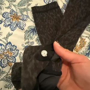 Lululemon Leggings Wunder Under 25" thumbnail 3