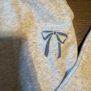 Hollister sweatpants with bow design thumbnail 3