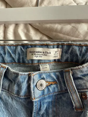Relaxed Abercrombie 90s High-Rise Curve Love thumbnail 3