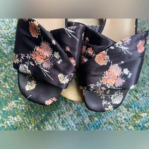 Franco Sarto women’s Frisco black floral slide sandal, size 7.5M thumbnail 4