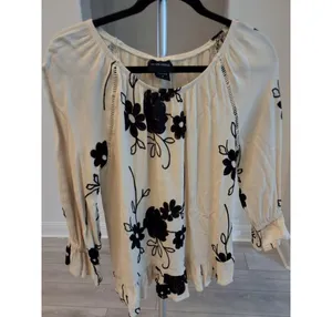 Liv Los Angeles Womens Sz S Black/White Embroidered Flowers Ruffle Tunic Top thumbnail 1