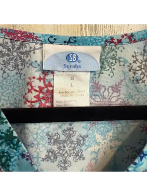 SB Scrubs Women's V-Neck Snowflake Print Medical Scrub Top Size Large Nursing thumbnail 3