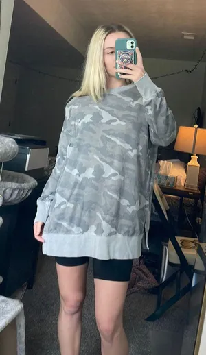 Old Navy Oversized Camo Sweatshirt thumbnail 4