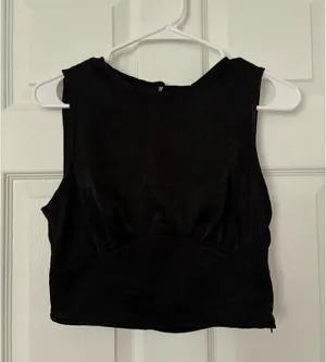 Pretty Little Thing Black Satin Underbust Detail Crop Top thumbnail 2