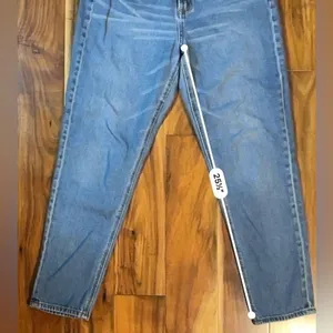 American Eagle Outfitters Mom Jeans thumbnail 8