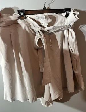 Athleta Women's Skyline Short II Paperbag Beige 530641‎ size 26 thumbnail 1