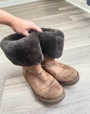 UGG Women’s 7 Boots thumbnail 1