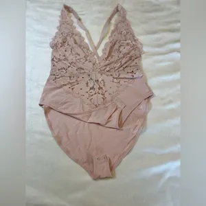 Forever 21 Blush Lace Bodysuit‎ Size Large thumbnail 6