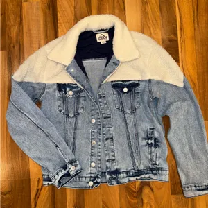 Jordache vintage Sherpa detail Denim Jacket women size small,‎ spring, fall thumbnail 1