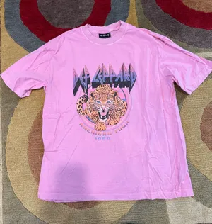 Def Leppard Pink Graphic Tee Shirt Band Tee Tiger Unisex Adult Size XS thumbnail 1