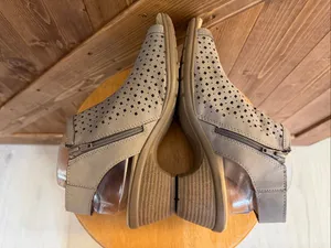 Earth Spirit Women’s Size 9.5 Gray Perforated Open Toe Comfort Sandals thumbnail 5