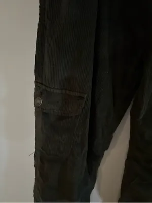American Eagle Women’s Dark Gray Corduroy Cargo Pants in size 4 Short. thumbnail 4