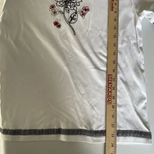 T & Company Vintage Embroidered T-Shirt Top Floral Print 100% Cotton Size Medium thumbnail 11