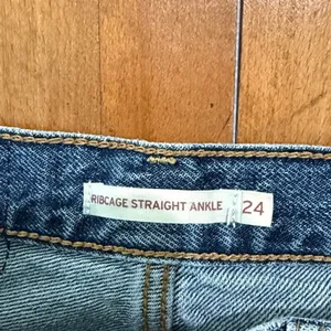 Levis 501 Faded Distressed Ribcage Straight Ankle Jeans Inseam 27" Size 24 thumbnail 6