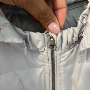 Lululemon Spring Fling Puffy Windbreaker Silver Spoon Ruffle Trim Hooded Size 6‎ thumbnail 2