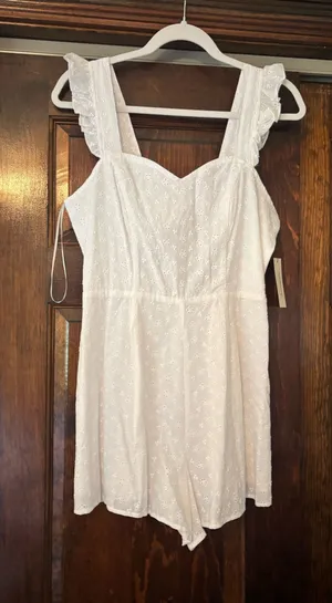 Francesca's White Romper thumbnail 1