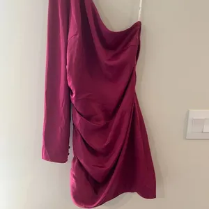 Lulus Magenta‎ Happy Hour Satin Ruched One-Shoulder Mini Dress Women’s Size M thumbnail 8