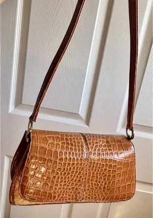 Liz Claiborne VTG 90s Boho Croc Embossed Synthetic Leather & Woven Straw Shoulder Bag thumbnail 1