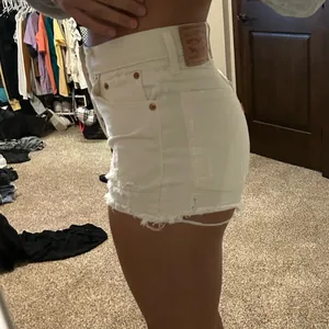 Levi’s White Denim Jean short thumbnail 2