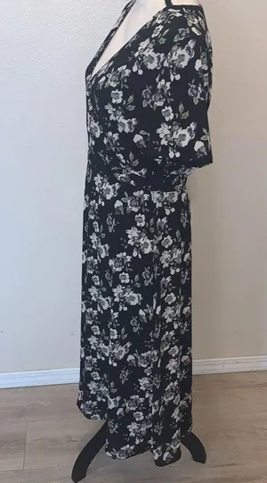 Downeast black grey floral criss cross v-neck maxi dress thumbnail 5