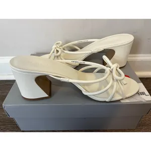 Everlane The Bow Heel in Nappa Leather Color Canvas Size 10.5 thumbnail 11