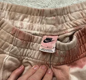 Nike (NWT) Loose Fit Tie Dye Cuffed Sweatpants in Dusty Orange, Medium thumbnail 6