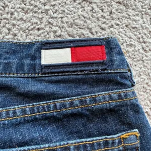 Vintage Tommy Hilfiger Tommy Jeans Women 29x29 Dark Wash Flare Leg Y2K 2002 thumbnail 7