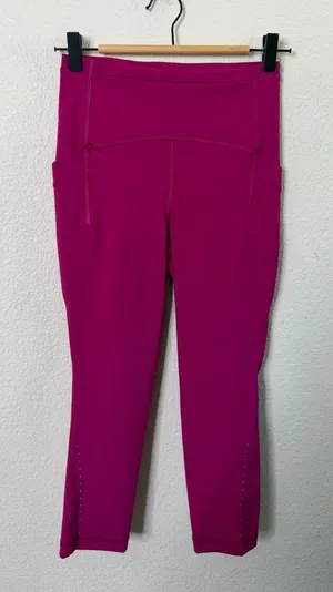 Lululemon Swift Speed High-Rise Crop‎ 21" Wild Berry Womens Size 4 thumbnail 1