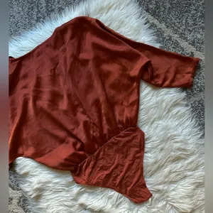 Forever 21 Contemporary satin surplice bodysuit thumbnail 7