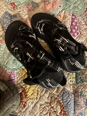 Chaco ZX/3 Classic sport sandals in a black and white scatter pattern size 6 thumbnail 4